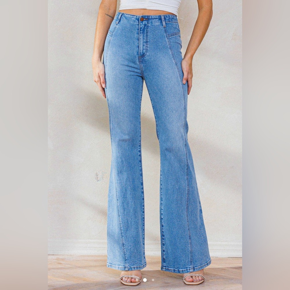 Vibrant m.i.u. Hale Flare Jeans - Center Line - in Medium Stone